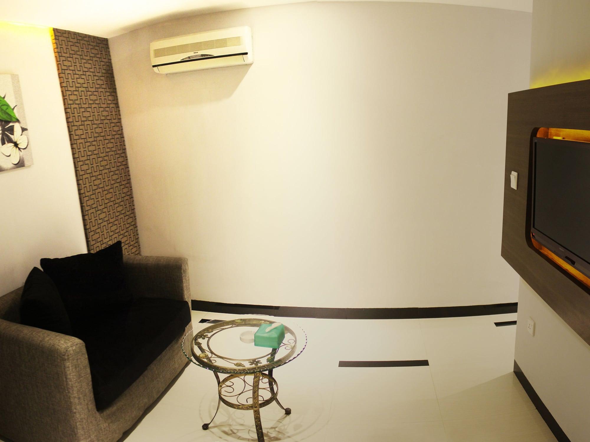 89 Hotel Batam Екстериор снимка